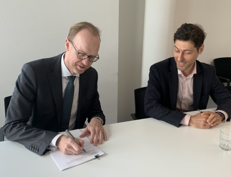 Read more about the article IDS unterzeichnet Erbbaurechts- und Schenkungsvertrag für das            Forum Deutsche Sprache