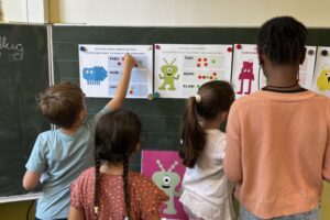 Kinder stimmen ab, welche Namen die Maskottchen des Forums Deutsche Sprache haben sollen Kinder stimmen ab, welche Namen die Maskottchen des Forums Deutsche Sprache haben sollen