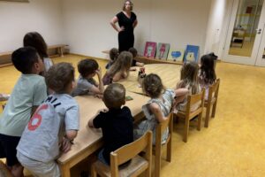 Kinder stimmen ab, welche Namen die Maskottchen des Forums Deutsche Sprache haben sollen